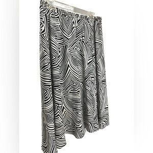 Leslie Fay Black and White Geometric Midi Skirt